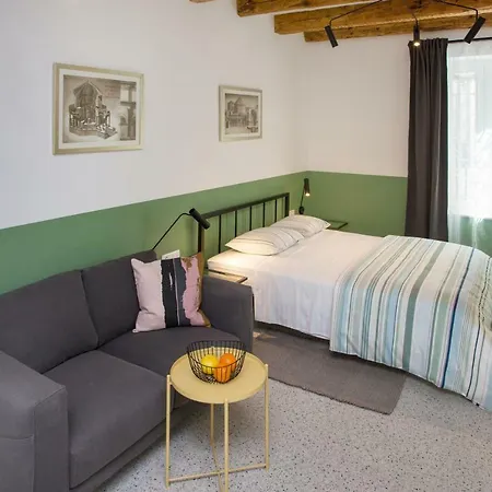 Luxury Studio Niko Apartment *